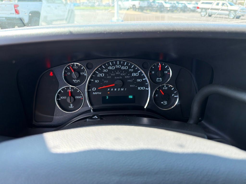 Used 2025 Chevrolet Express 3500 LT w/ LT Preferred Equipment Group RWD image 23