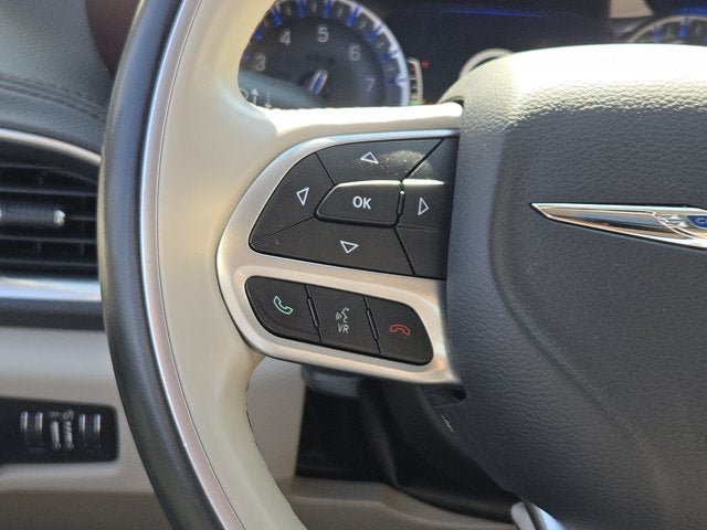 Used 2017 Chrysler Pacifica Limited FWD image 28