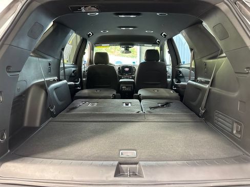 Used 2023 Chevrolet Traverse LT AWD/4WD image 44
