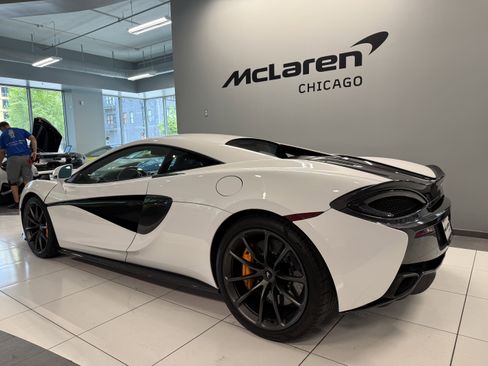 Used 2019 McLaren 570S Coupe RWD image 2