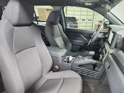 Used 2025 Toyota 4Runner SR5 image 40