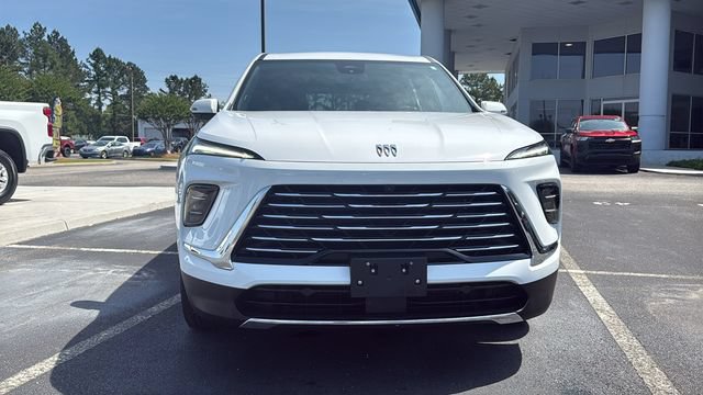 Used 2025 Buick Enclave Preferred FWD image 2