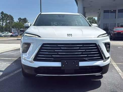 Used 2025 Buick Enclave Preferred FWD image 2