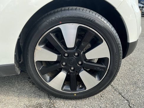 Used 2017 Kia Soul + w/ Designer's Package FWD image 12