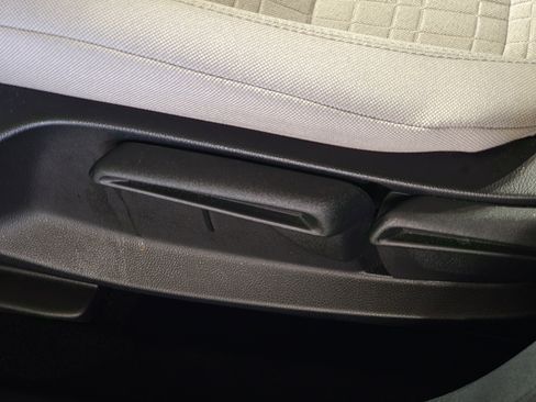 Used 2023 Honda HR-V LX image 17