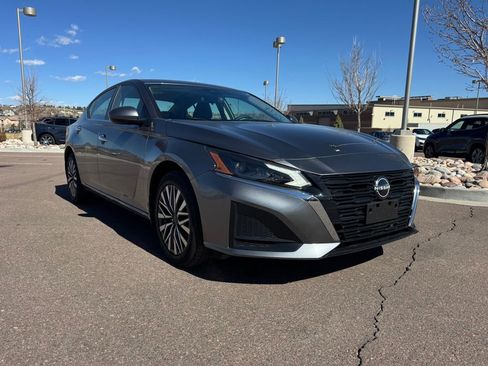 Used 2023 Nissan Altima 2.5 SV image 1