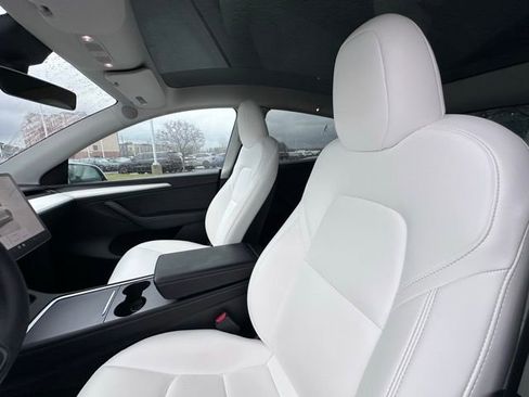 Used 2023 Tesla Model Y Long Range image 16