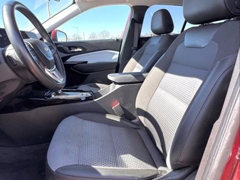 Used 2024 Chevrolet Trax LT w/ Driver Confidence Package image 11