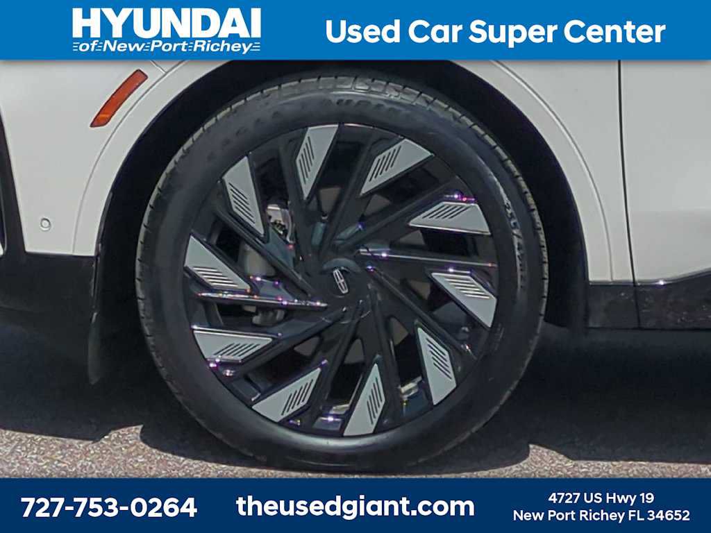 Used 2024 Lincoln Nautilus Reserve w/ Equipment Group 202A AWD/4WD image 10