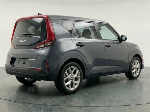 Used 2025 Kia Soul LX w/ LX Technology Package FWD image 9