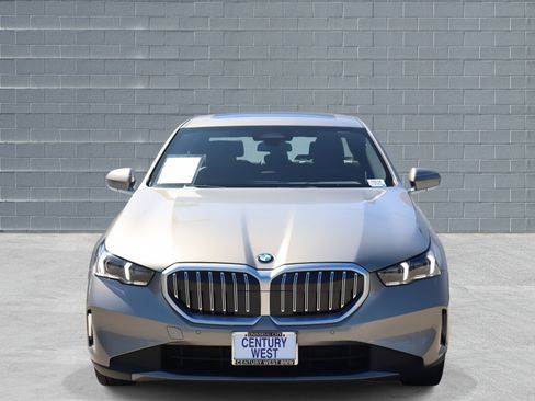 Used 2025 BMW 530i image 3