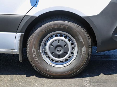 New 2024 Mercedes-Benz eSprinter 170 Cargo image 11