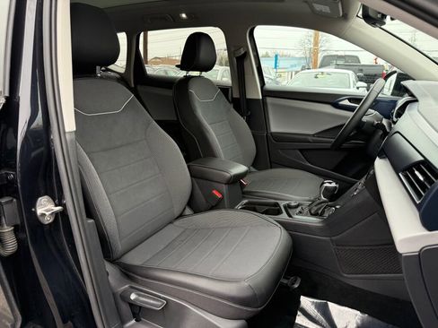 Used 2023 Volkswagen Taos SE w/ Panoramic Sunroof Package AWD/4WD image 28