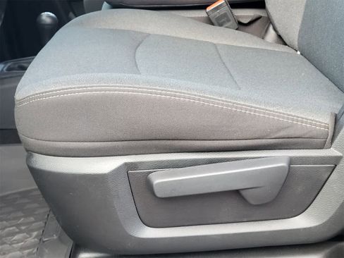 Used 2024 RAM 2500 Tradesman w/ Chrome Appearance Group image 23