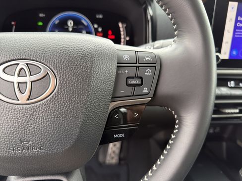 Certified 2025 Toyota Camry SE w/ Convenience Package image 14