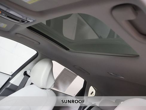 Used 2025 Hyundai Kona Limited AWD/4WD image 4