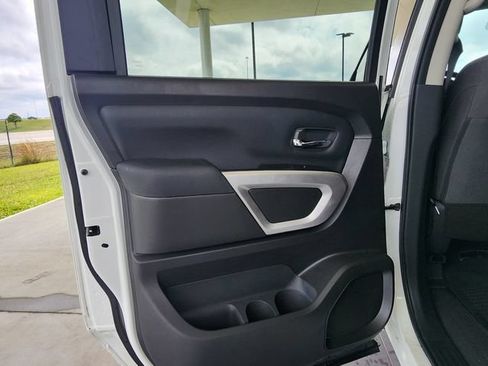 Used 2024 Nissan Titan SV AWD/4WD image 16