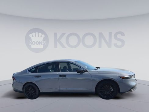 Used 2025 Honda Accord Sport image 2