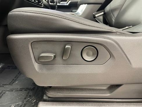 Used 2024 Chevrolet Silverado 1500 LT Trail Boss w/ Convenience Package II image 10