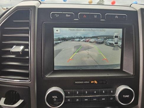 Used 2018 Ford Expedition Max XLT w/ Equipment Group 202A AWD/4WD image 16