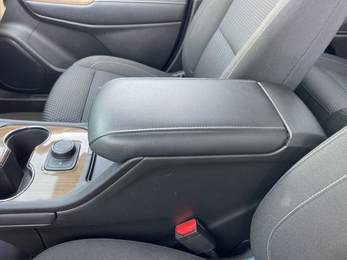 Used 2022 GMC Acadia SLE w/ Elevation Edition image 13