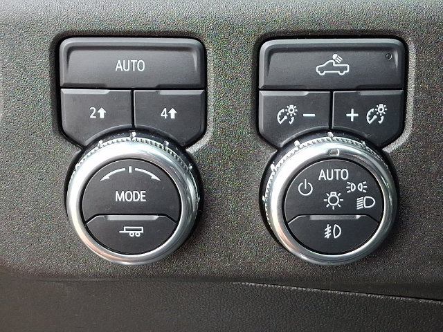 Used 2024 GMC Sierra 1500 Elevation w/ LPO, Elevation Black Package AWD/4WD image 9