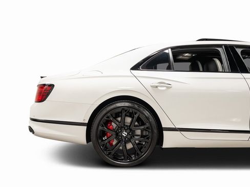 Used 2023 Bentley Flying Spur W12 image 28