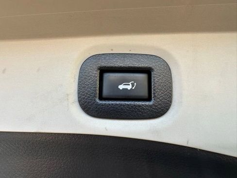 Used 2018 Nissan Rogue SL w/ Premium Package image 23