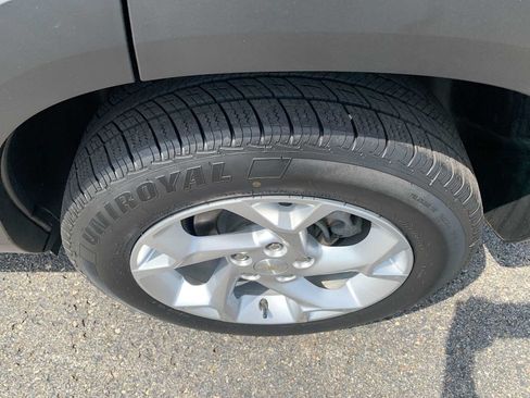 Certified 2024 Chevrolet Trax LS w/ LS Convenience Package FWD image 29