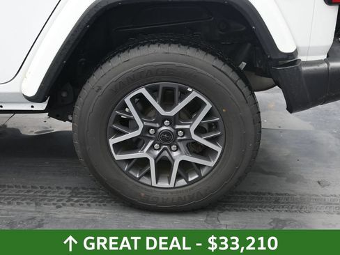 Used 2025 Jeep Wrangler Unlimited Sahara AWD/4WD image 15