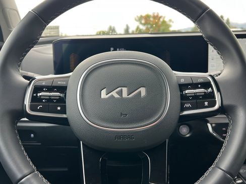 Certified 2025 Kia Sorento S image 37