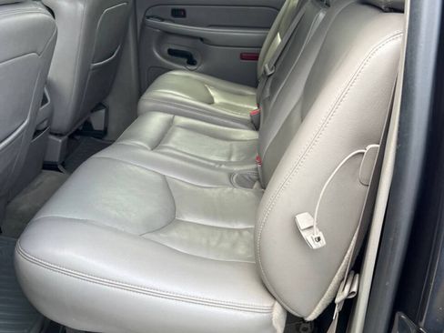 Used 2005 Chevrolet Avalanche Z71 w/ Sun And Sound Package AWD/4WD image 39