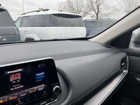 Used 2025 Nissan Rogue SV image 38