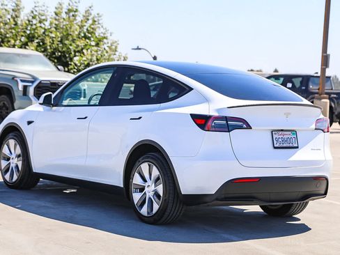 Used 2023 Tesla Model Y Long Range AWD/4WD image 7