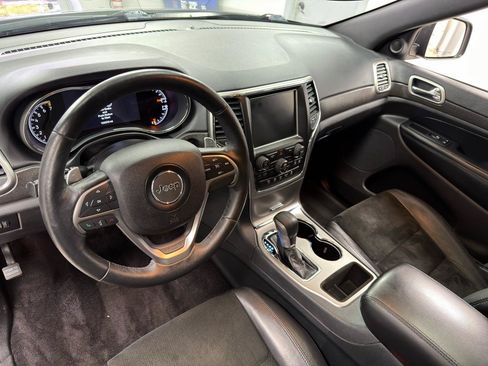 Used 2017 Jeep Grand Cherokee Altitude AWD/4WD image 27