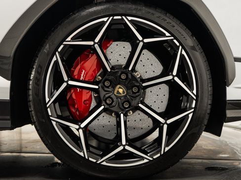 Used 2024 Lamborghini Urus Performante AWD/4WD image 49