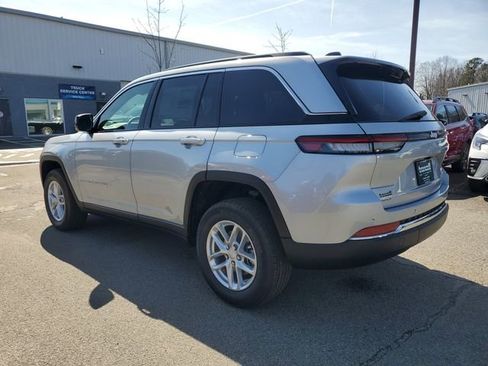 New 2026 Jeep Grand Cherokee Laredo image 4