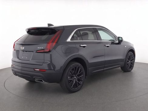 Used 2023 Cadillac XT4 Luxury w/ Cold Weather Package FWD image 4