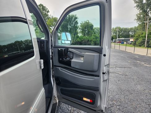 Used 2020 Chevrolet Express 2500 w/ Enhanced Convenience Package RWD image 41