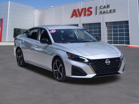 Used 2025 Nissan Altima 2.5 SR FWD image 3