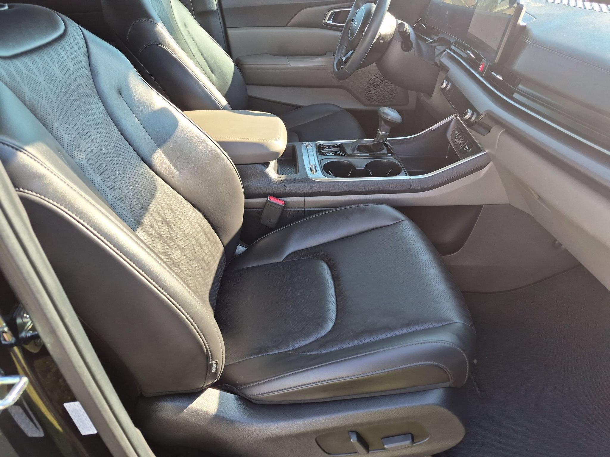 Used 2025 Kia Carnival SX FWD image 20