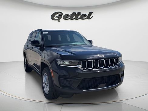 New 2025 Jeep Grand Cherokee Laredo image 2