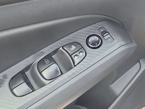 Used 2024 Nissan Altima 2.5 SV FWD image 13