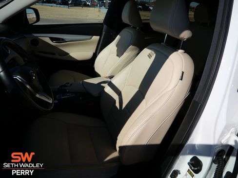 Used 2019 INFINITI QX50 Luxe w/ Navigation Package image 12