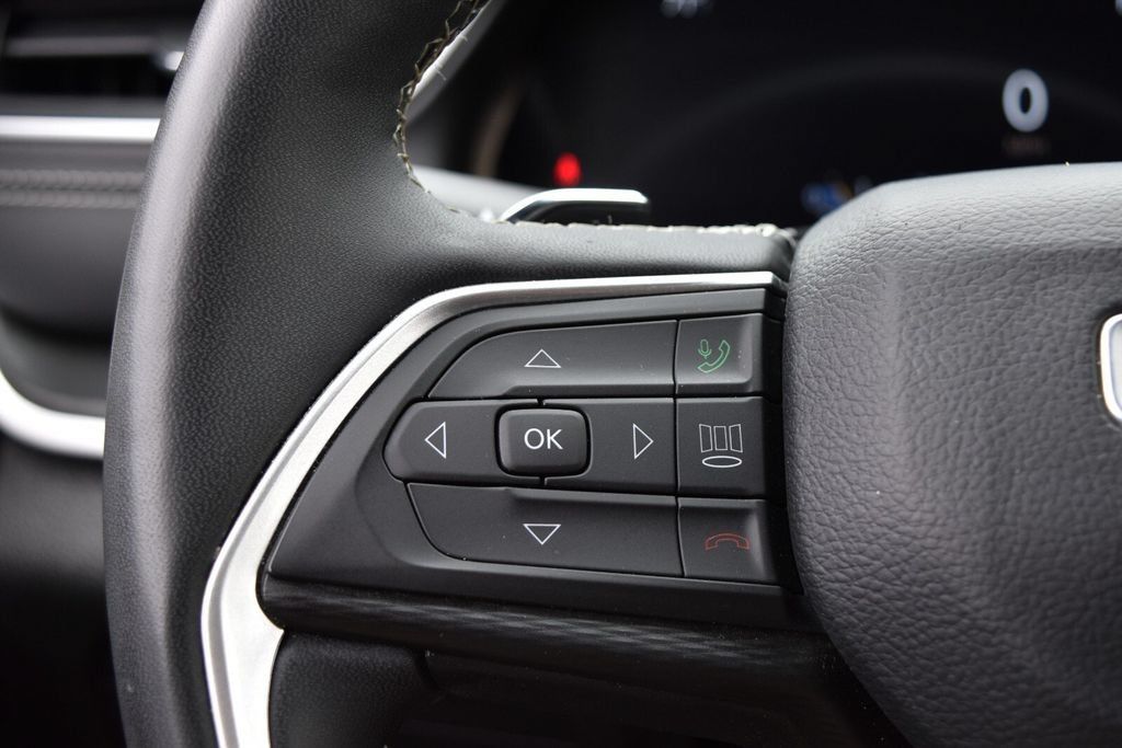 Used 2024 Jeep Grand Cherokee L Laredo AWD/4WD image 17