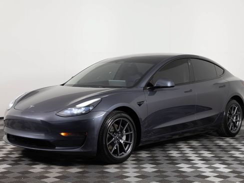 Used 2023 Tesla Model 3 Standard Range RWD image 1