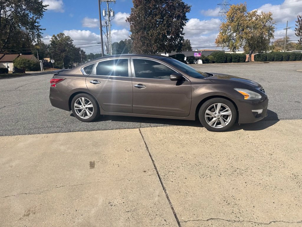 Used 2014 Nissan Altima 2.5 SL w/ Moonroof Package FWD image 12