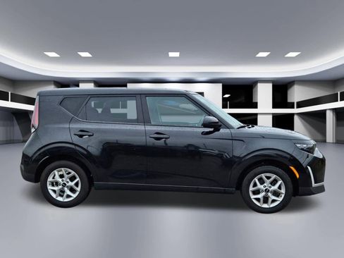 Certified 2025 Kia Soul LX w/ LX Technology Package FWD image 6