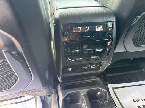 Used 2023 Jeep Grand Cherokee L Limited AWD/4WD image 37