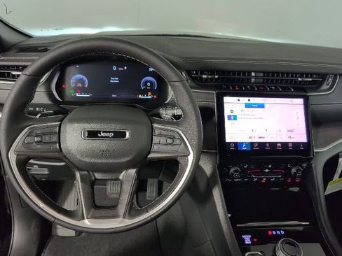 New 2025 Jeep Grand Cherokee Limited w/ Trailer Tow Package AWD/4WD image 13